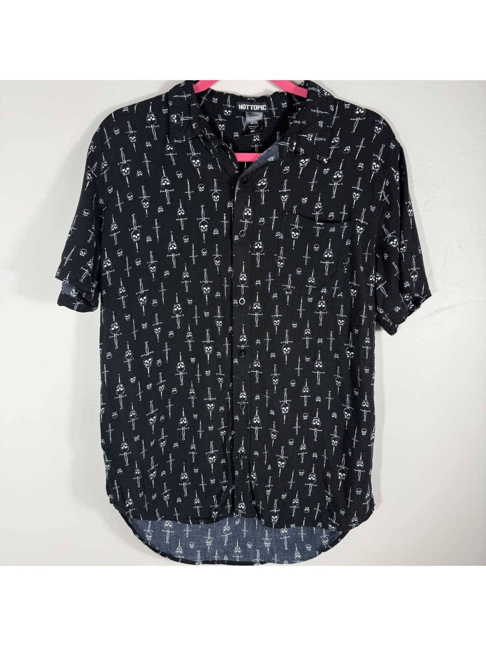 Hot Topic Women’s Skull & Crossbones Sword Print Button-Up Shirt | M